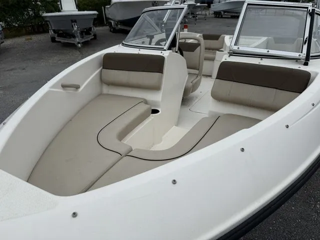 Slide: The Image of Bayliner 175 Bowrider 2015 - 7