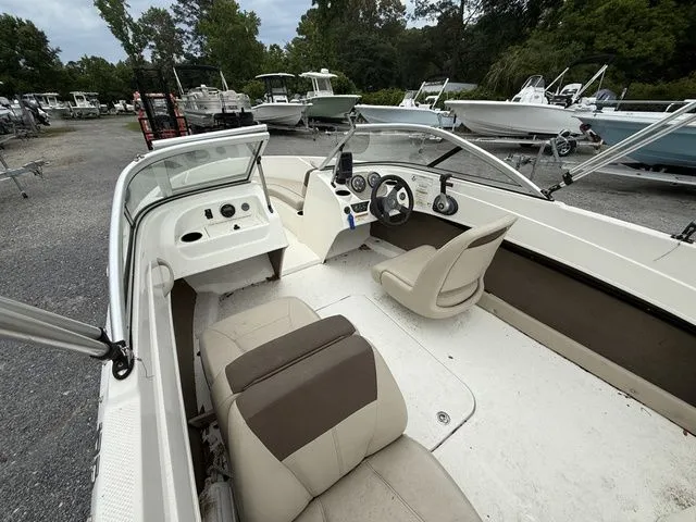 Slide: The Image of Bayliner 175 Bowrider 2015 - 8