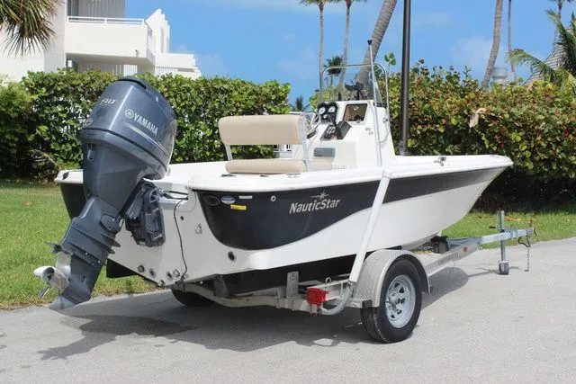 Slide: The Image of 2016 NauticStar 1810 boat with Yamaha outboard motor. - 5