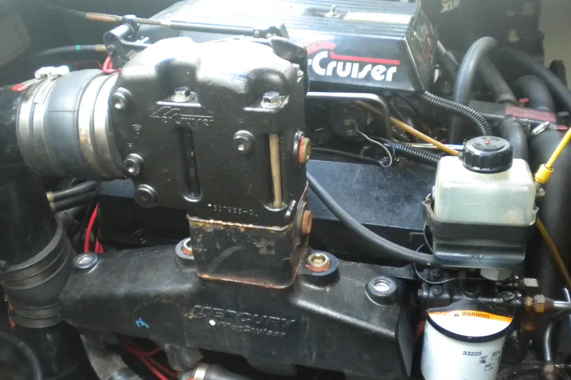 Slide: The Image of Engine of a 1996 Sea Ray 270 Sundancer boat, featuring MerCruiser components. - 22