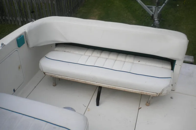 Slide: The Image of White seating area on a 1996 Sea Ray 270 Sundancer boat. - 9