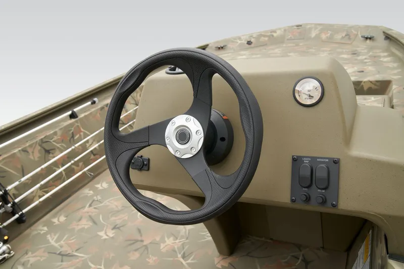 Slide: The Image of Tracker Grizzly 1754 SC 2026 - 24