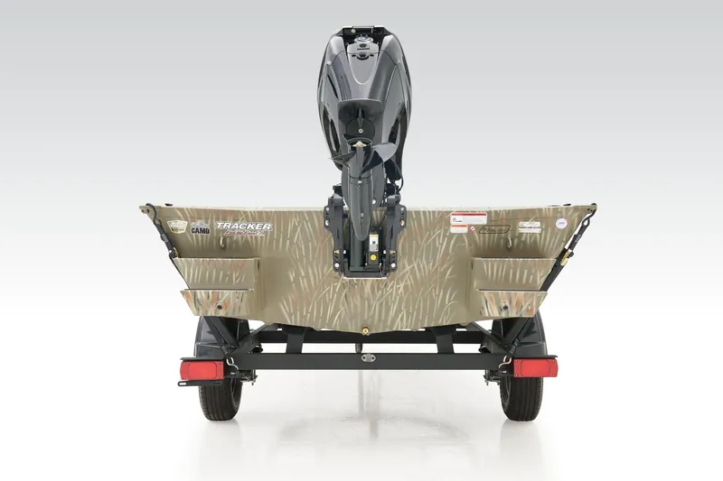 Slide: The Image of Tracker Grizzly 1654 T Sportsman 2026 - 30