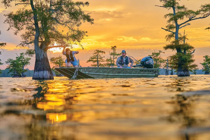 Slide: The Image of Tracker Grizzly 1654 T Sportsman 2026 - 32
