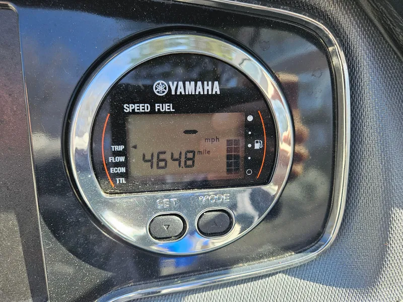 Slide: The Image of Yamaha speed and fuel gauge on Chaparral 230 Suncoast 2020 boat. - 25
