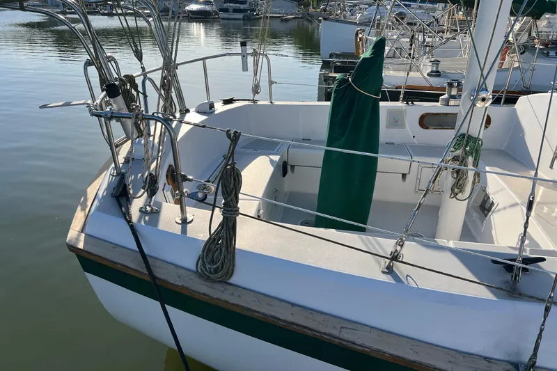 Slide: The Image of 1979 Pearson 424 sailboat cockpit with ropes and marina background. - 15