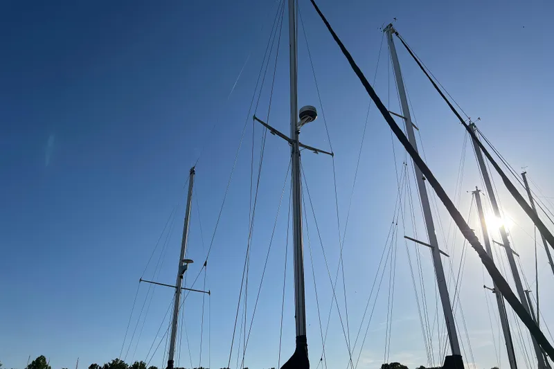Slide: The Image of Masts of a 1979 Pearson 424 sailboat against a clear blue sky. - 8