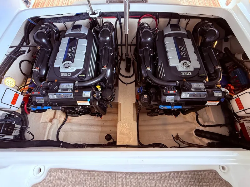 Slide: The Image of Dual engines in 2016 Formula 310 BR boat. - 14