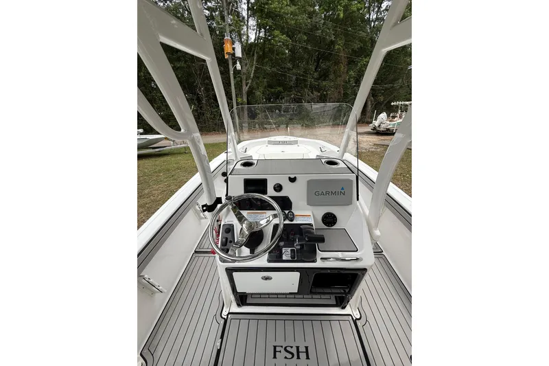 Slide: The Image of 2020 Yamaha Boats 195 FSH Sport dashboard with Garmin navigation system, steering wheel, and controls. - 10