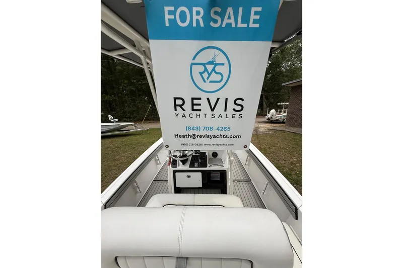 Slide: The Image of 2020 Yamaha Boats 195 FSH Sport for sale by Revis Yacht Sales. - 7
