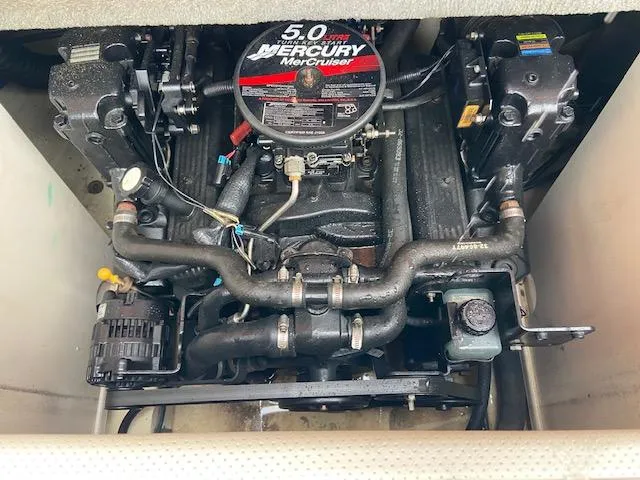 Slide: The Image of 2006 Chaparral 210 SSi engine with 5.0 MerCruiser. - 16