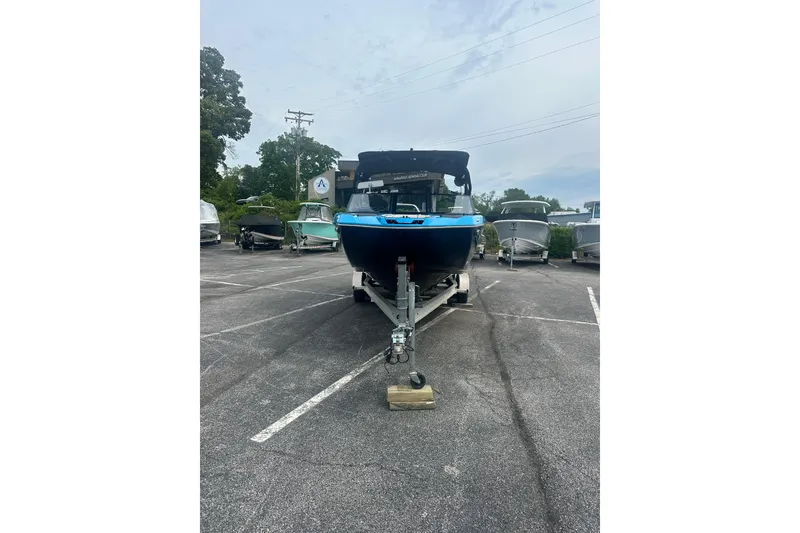 Slide: The Image of 2023 Yamaha Boats 222XD on trailer in parking lot, front view. - 4