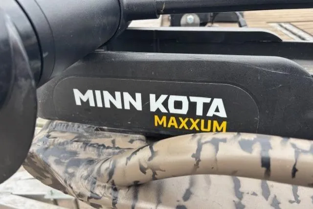 Slide: The Image of Minn Kota Maxxum motor on 2022 Pro-Drive X Series TD Edition 1854 boat. - 17