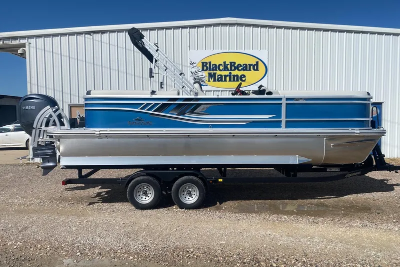 The Image of 2026 SunCatcher Select 322RC pontoon boat at BlackBeard Marine dealership. - 1