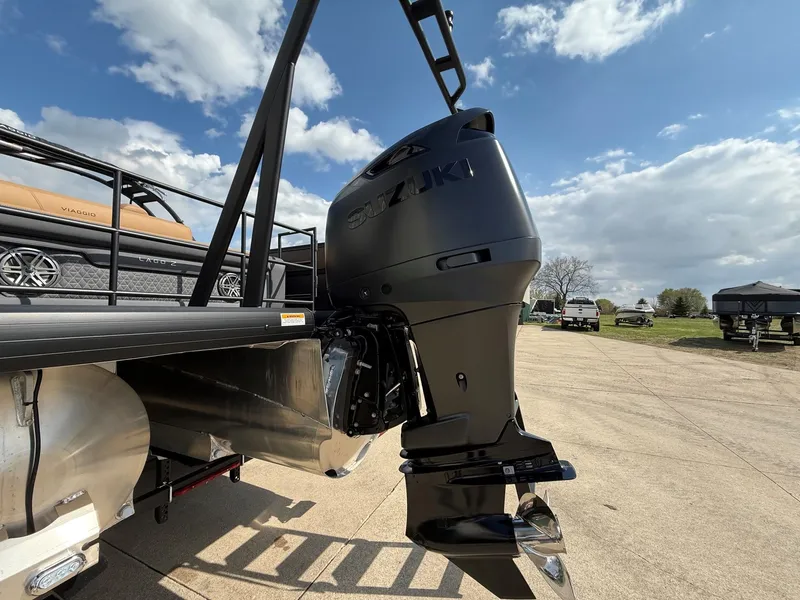 Slide: The Image of Viaggio Lago Z 24 S 2026 with Suzuki outboard motor. - 10