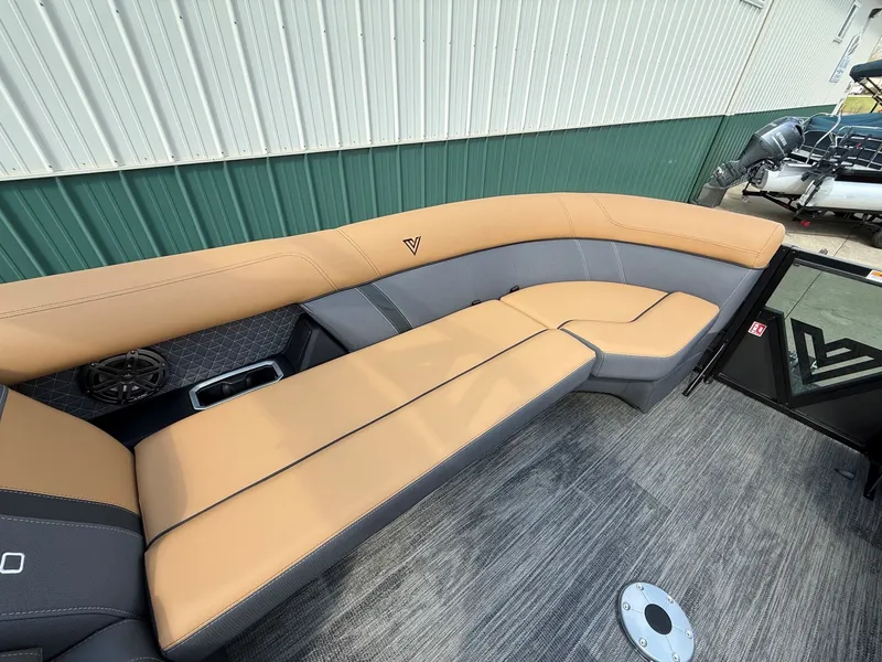 Slide: The Image of Interior of Viaggio Lago Z 24 S boat, 2026 model. - 14