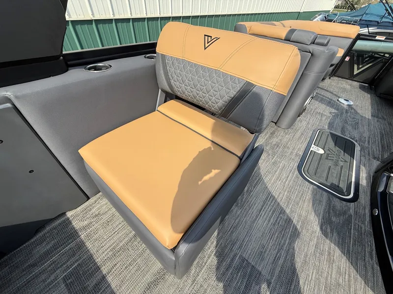 Slide: The Image of Viaggio Lago Z 24 S 2026 boat seat with modern design. - 23