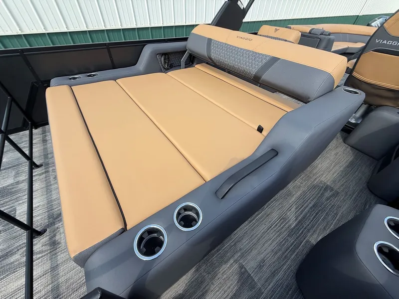 Slide: The Image of Viaggio Lago Z 24 S 2026, luxurious boat seating with cup holders. - 25