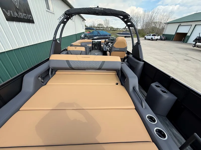 Slide: The Image of Viaggio Lago Z 24 S 2026 pontoon boat with luxurious interior. - 26