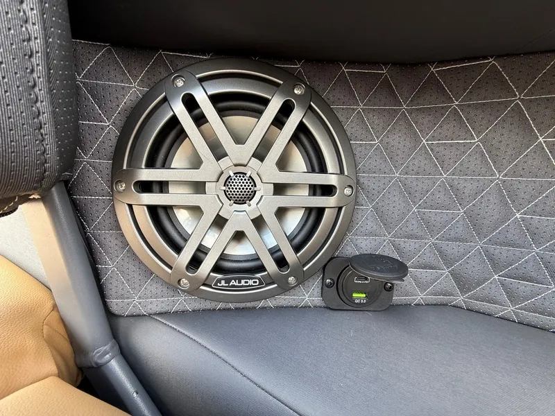Slide: The Image of JL Audio speaker in Viaggio Lago Z 24 S, model year 2026. - 28