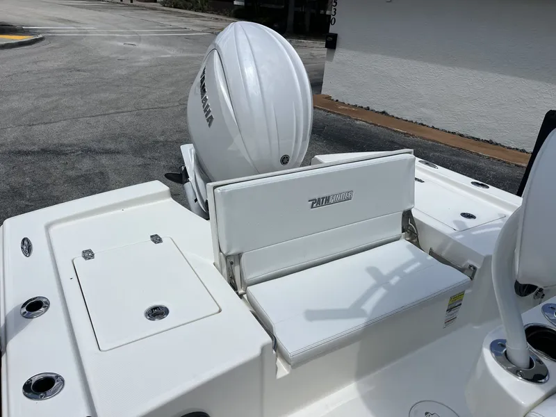 Slide: The Image of Pathfinder 2200 TRS 2026 boat with Yamaha engine, white interior. - 22