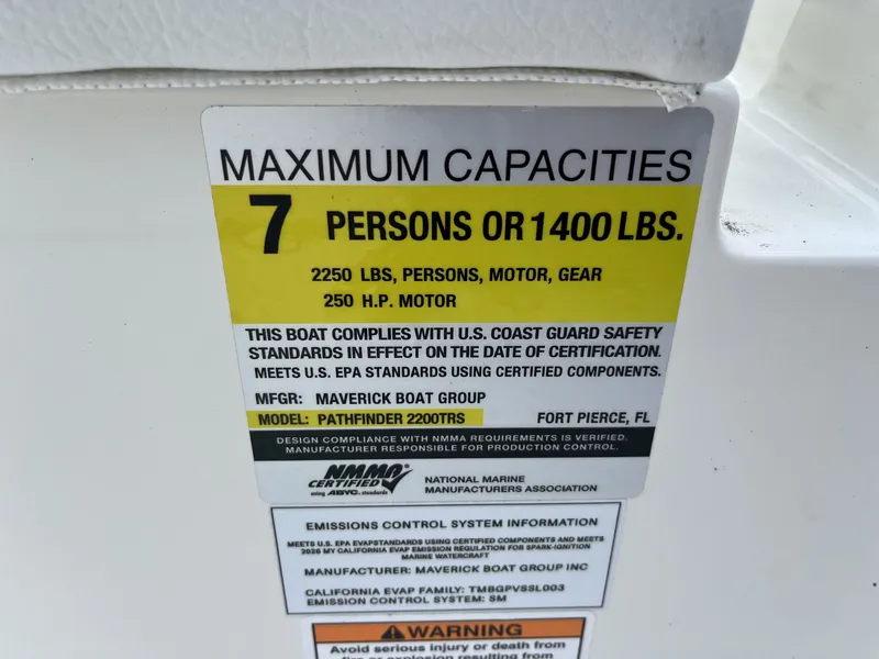 Slide: The Image of Capacity label for 7 persons or 1400 lbs on Pathfinder 2200 TRS boat. - 23