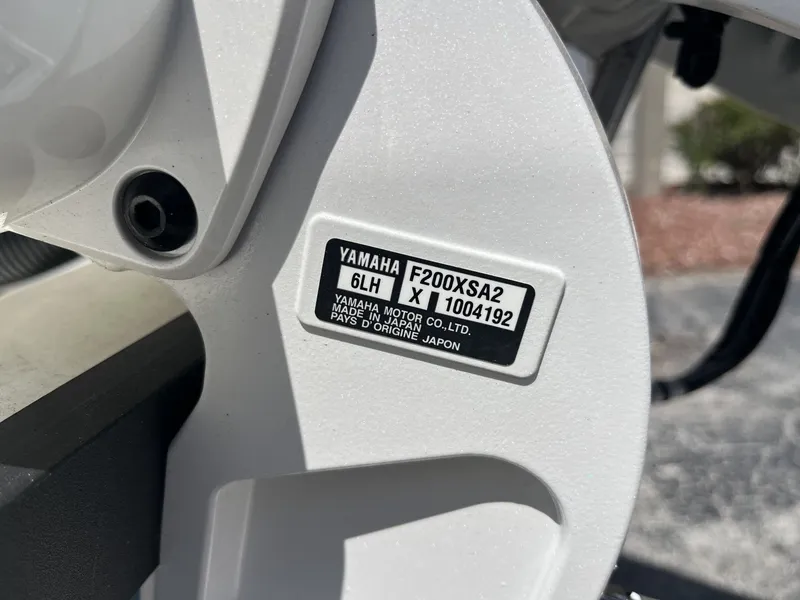 Slide: The Image of Yamaha F200XSA2 engine on Pathfinder 2200 TRS 2026. - 8