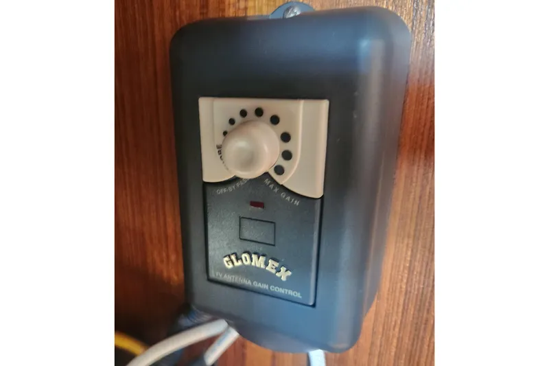 Slide: The Image of Glomex TV antenna gain control on 2003 Tiara Yachts 3100 Open LE. - 29