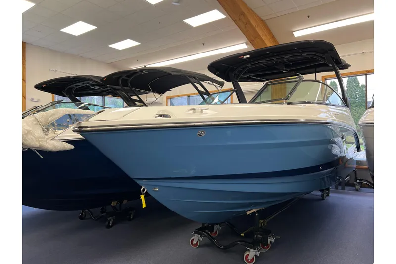 The Image of 2025 Sea Ray SLX 260 boat in showroom. - 0