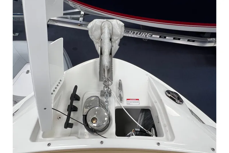Slide: The Image of Anchor area of the 2025 Sea Ray SLX 260. - 18