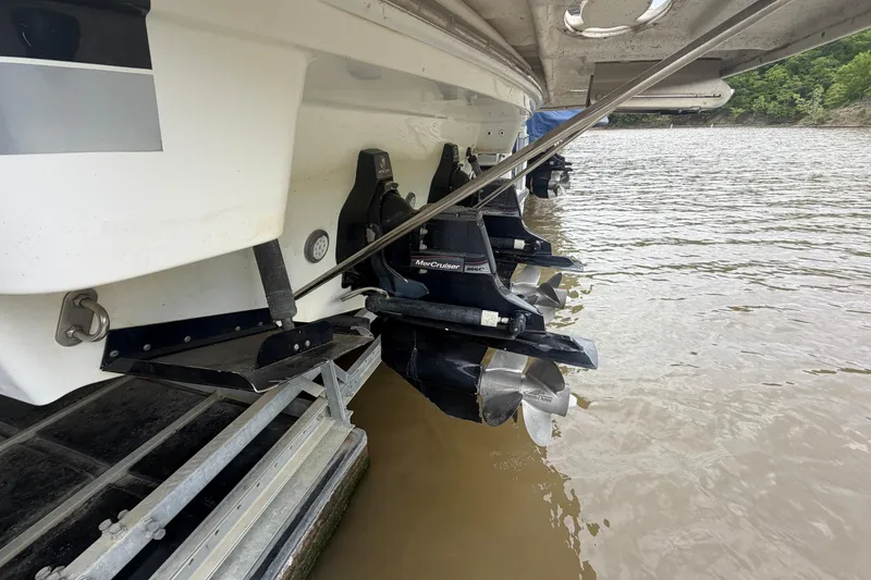 Slide: The Image of 2005 Formula 330 Sun Sport boat with MerCruiser outdrives on a river. - 6