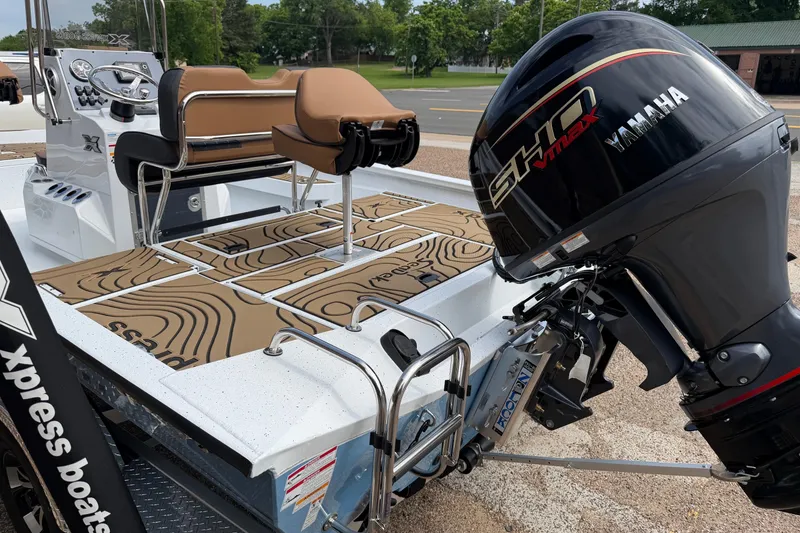 Slide: The Image of 2026 Xpress H20B Bay boat with Yamaha SHO VMAX engine, featuring sleek design and modern seating. - 4