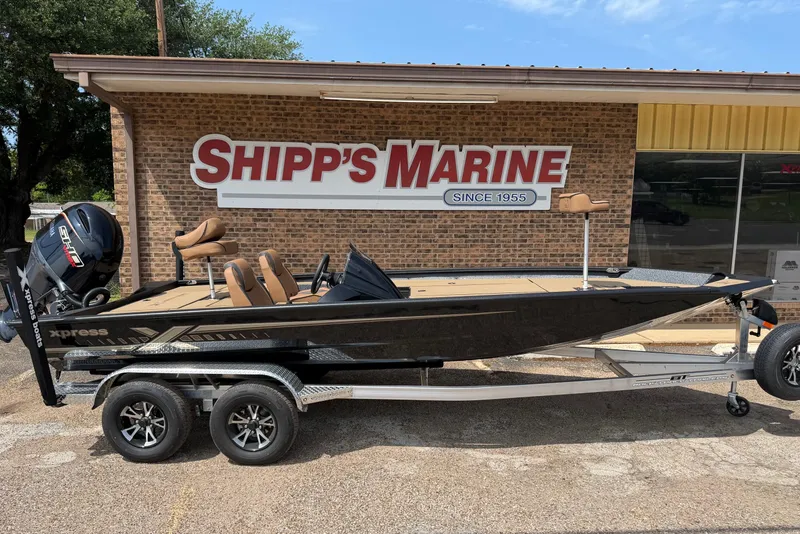 The Image of 2026 Xpress H20 boat on trailer at Shipp's Marine dealership. - 1
