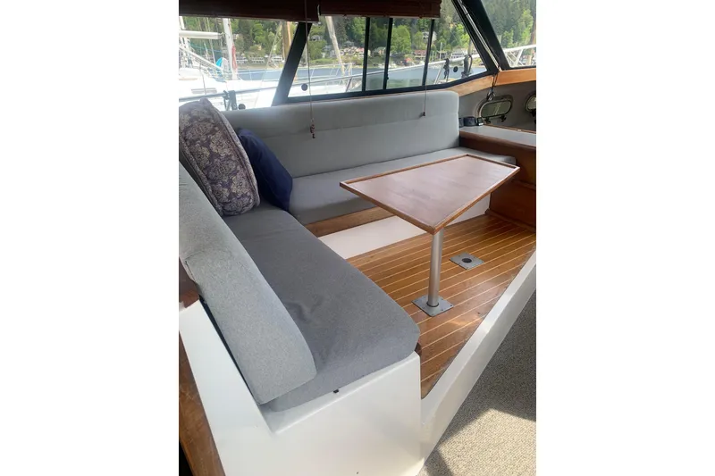 Slide: The Image of Interior of 1991 Bayliner 3288 Motoryacht with cozy seating and wooden table. - 8