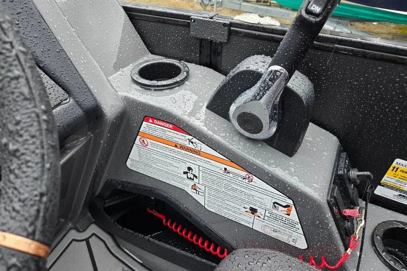 Slide: The Image of Control panel of 2026 Evotti 721QL boat, featuring throttle lever and safety warnings. - 18