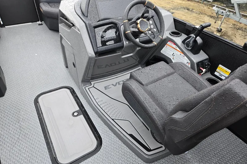 Slide: The Image of Interior of 2026 Evotti 721QL boat with steering wheel and control panel. - 31