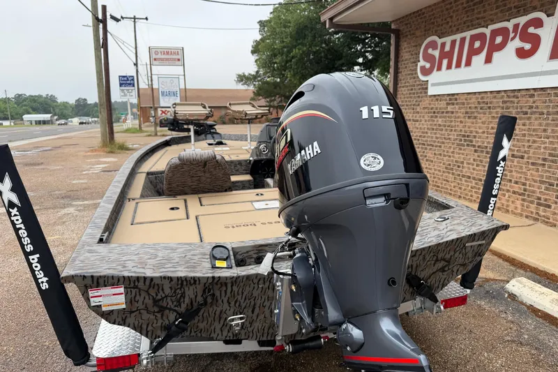 Slide: The Image of 2026 Xpress H18C Crappie boat with Yamaha 115 engine at Shipp's store. - 7