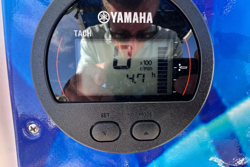 Slide: The Image of Yamaha tachometer on 2005 Scout 175 Sportfish, displaying zero RPM and 47 hours. - 10