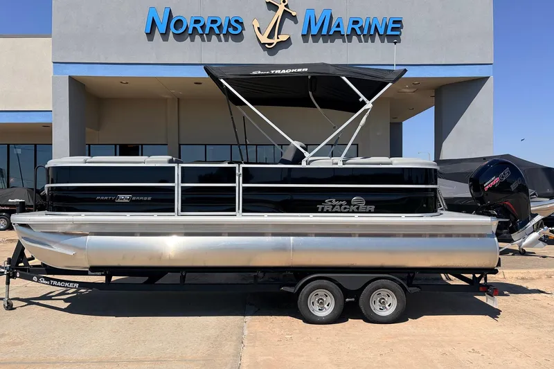 The Image of 2026 Sun Tracker Party Barge 22 DLX pontoon boat at Norris Marine dealership. - 1