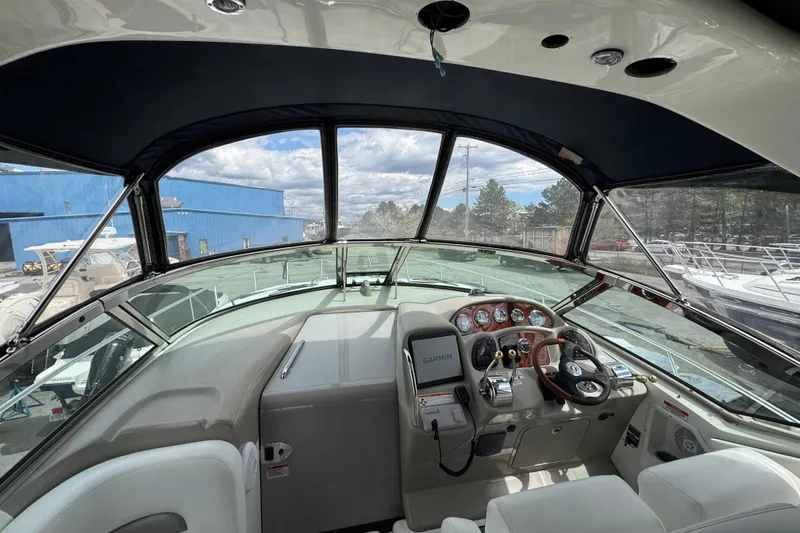 Slide: The Image of Cockpit of 2007 Sea Ray Sundancer 320 with Garmin navigation system. - 9