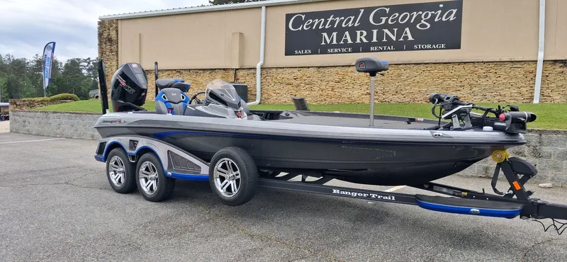 Slide: The Image of 2024 Ranger Z521R boat at Central Georgia Marina. - 13