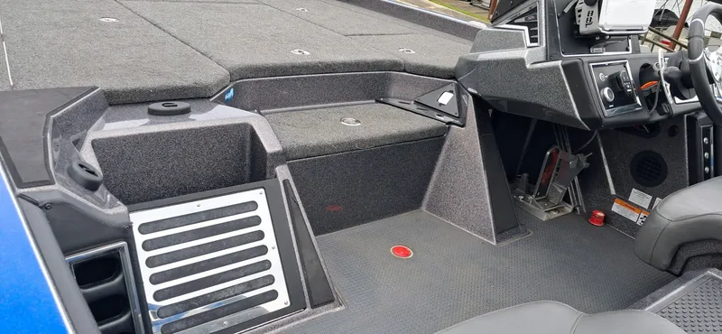 Slide: The Image of Interior of 2024 Ranger Z521R with modern features. - 17