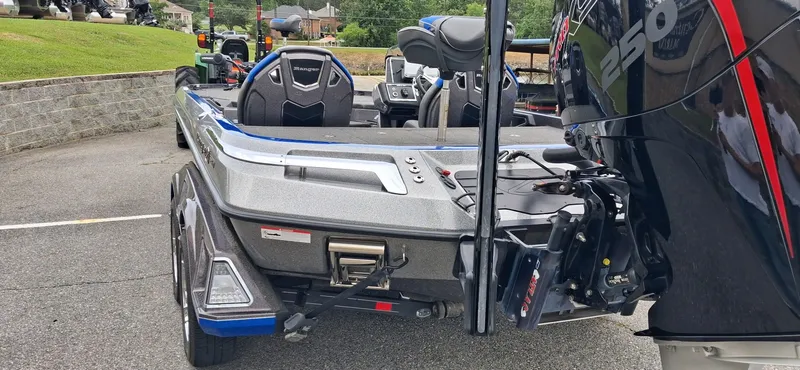 Slide: The Image of 2024 Ranger Z521R boat with powerful outboard motor. - 5