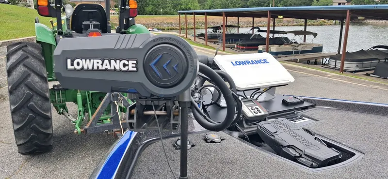 Slide: The Image of 2024 Ranger Z521R boat with Lowrance navigation system by the lake. - 9