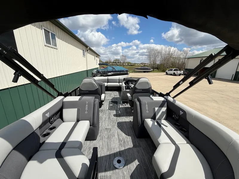 Slide: The Image of Interior of Viaggio Lago X-U 22 pontoon boat, model year 2026. - 15
