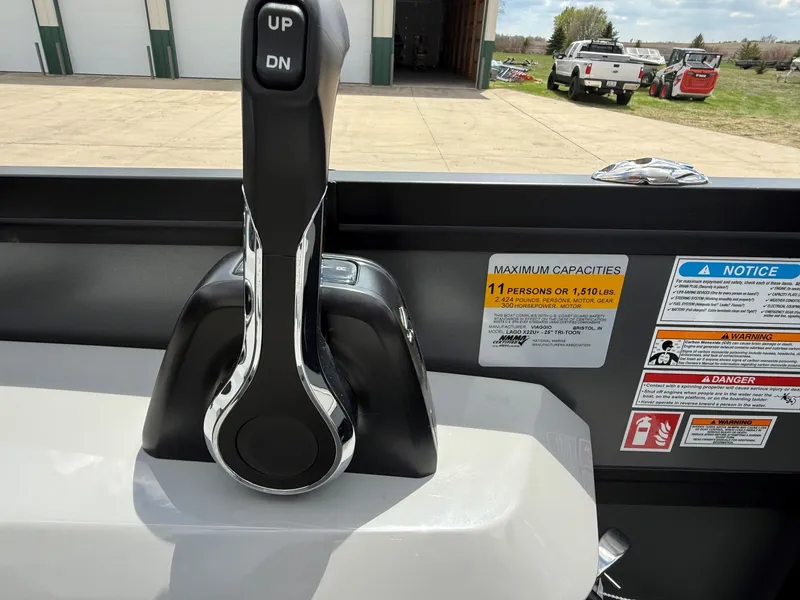 Slide: The Image of Viaggio Lago X-U 22 throttle control with capacity labels, year 2026. - 24