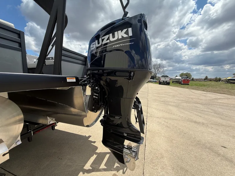 Slide: The Image of Suzuki outboard motor on Viaggio Lago X-U 22 boat, 2026 model. - 8