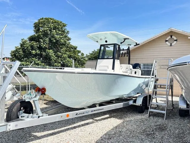 The Image of Sea Born LX24 Center Console 2026 - 1