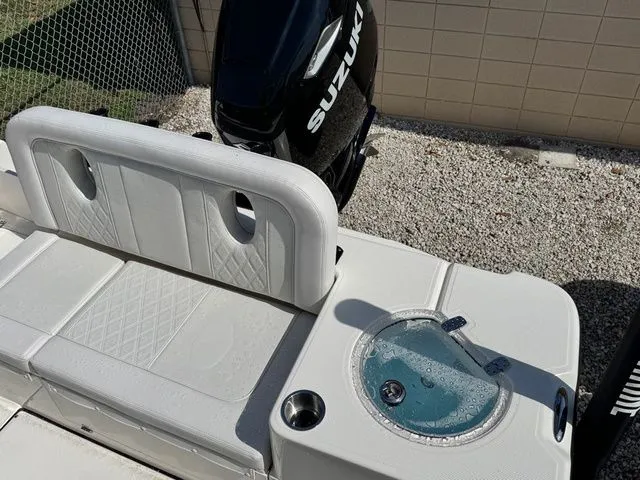 Slide: The Image of Sea Born LX24 Center Console 2026 - 11