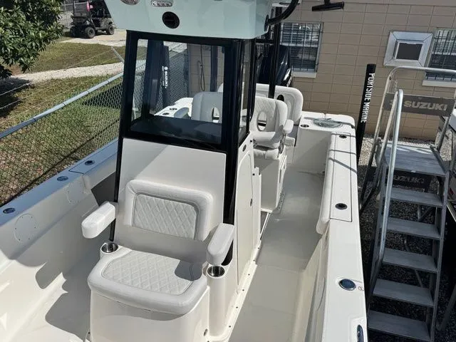 Slide: The Image of Sea Born LX24 Center Console 2026 - 13